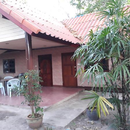 Hans Strand Bungalows Koh Lanta Bagian luar foto