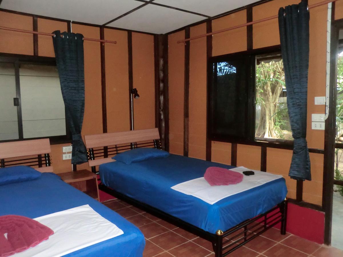 Hans Strand Bungalows Koh Lanta Bagian luar foto