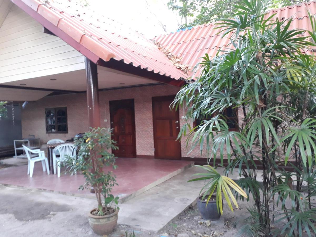 Hans Strand Bungalows Koh Lanta Bagian luar foto